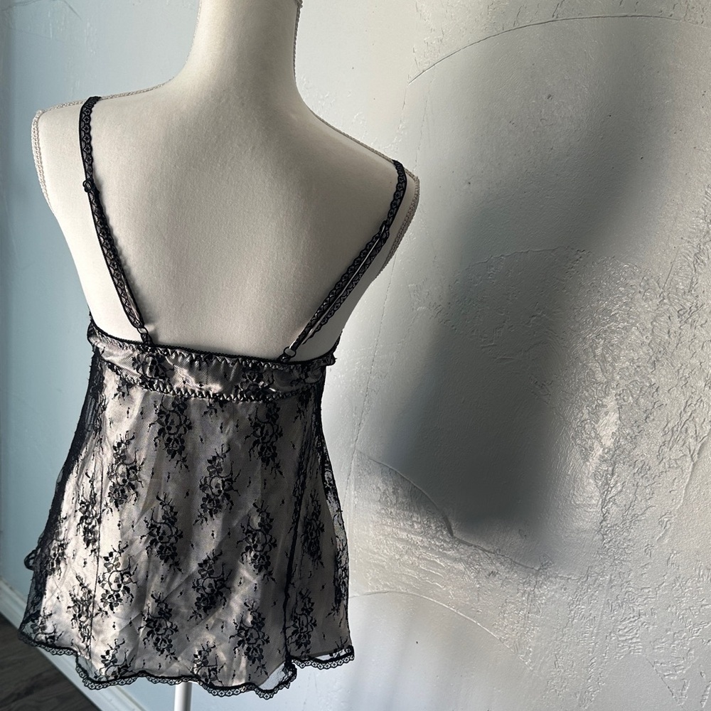 Elegant Black Lace Chemise - Picture 3 of 7